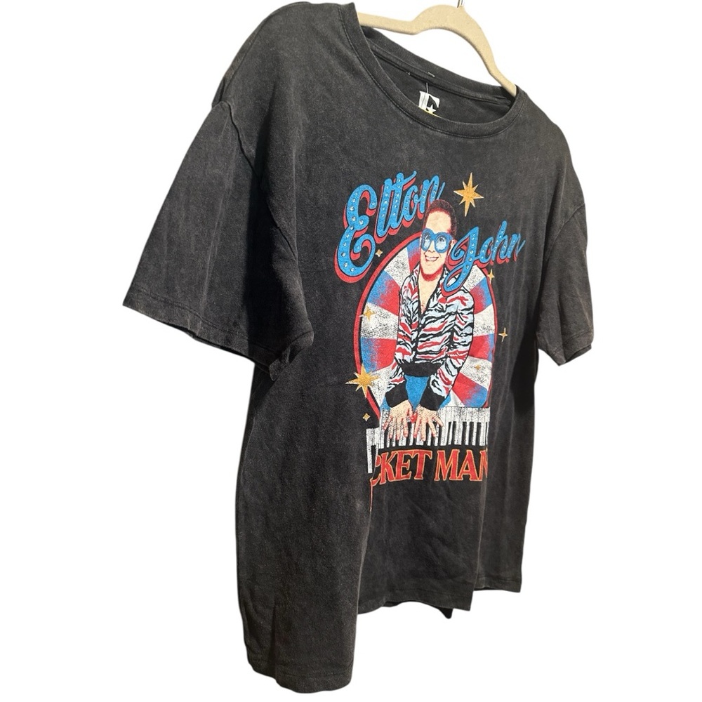 Elton John Black Graphic T-Shirt NWT Size M - Picture 2 of 5